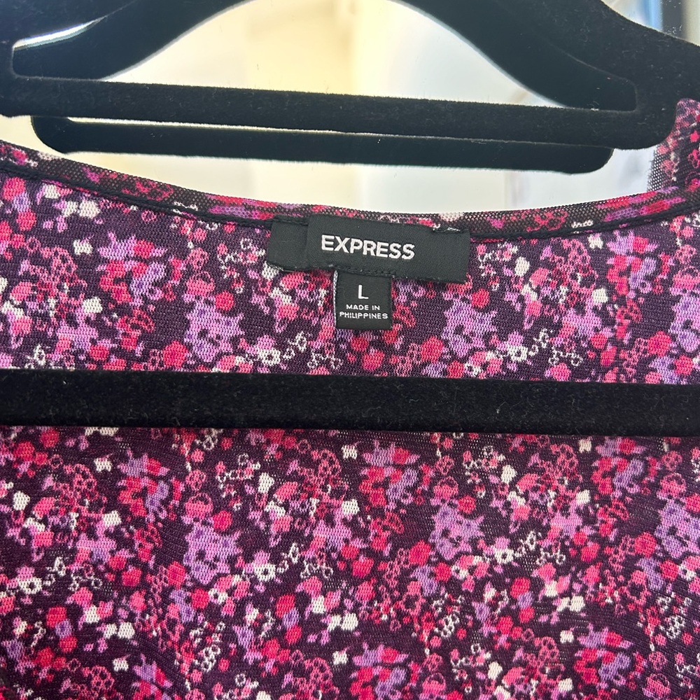 Express Floral Ruffle Front Top - Picture 4 of 4